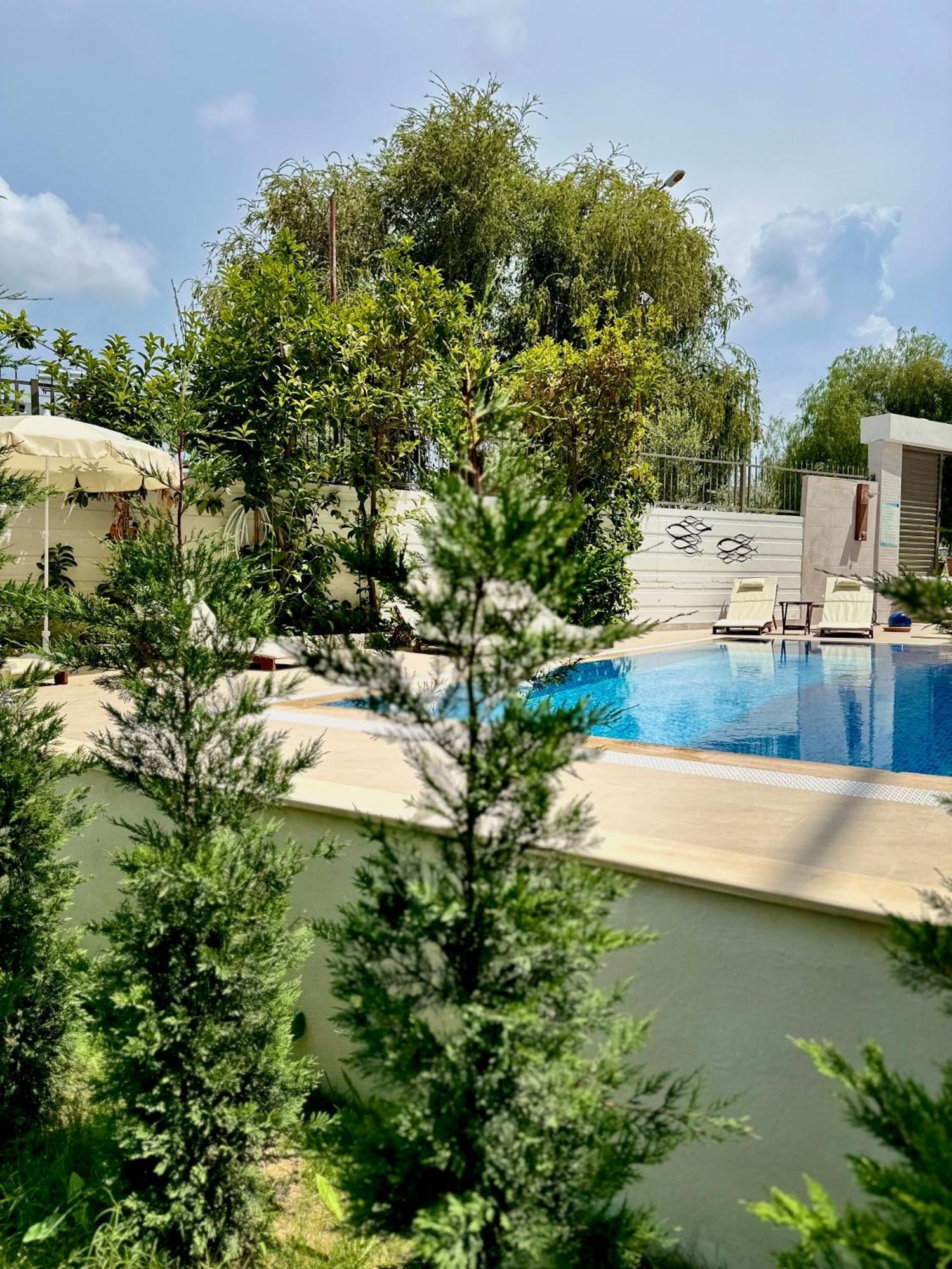 Oregano Suites Side Exterior foto